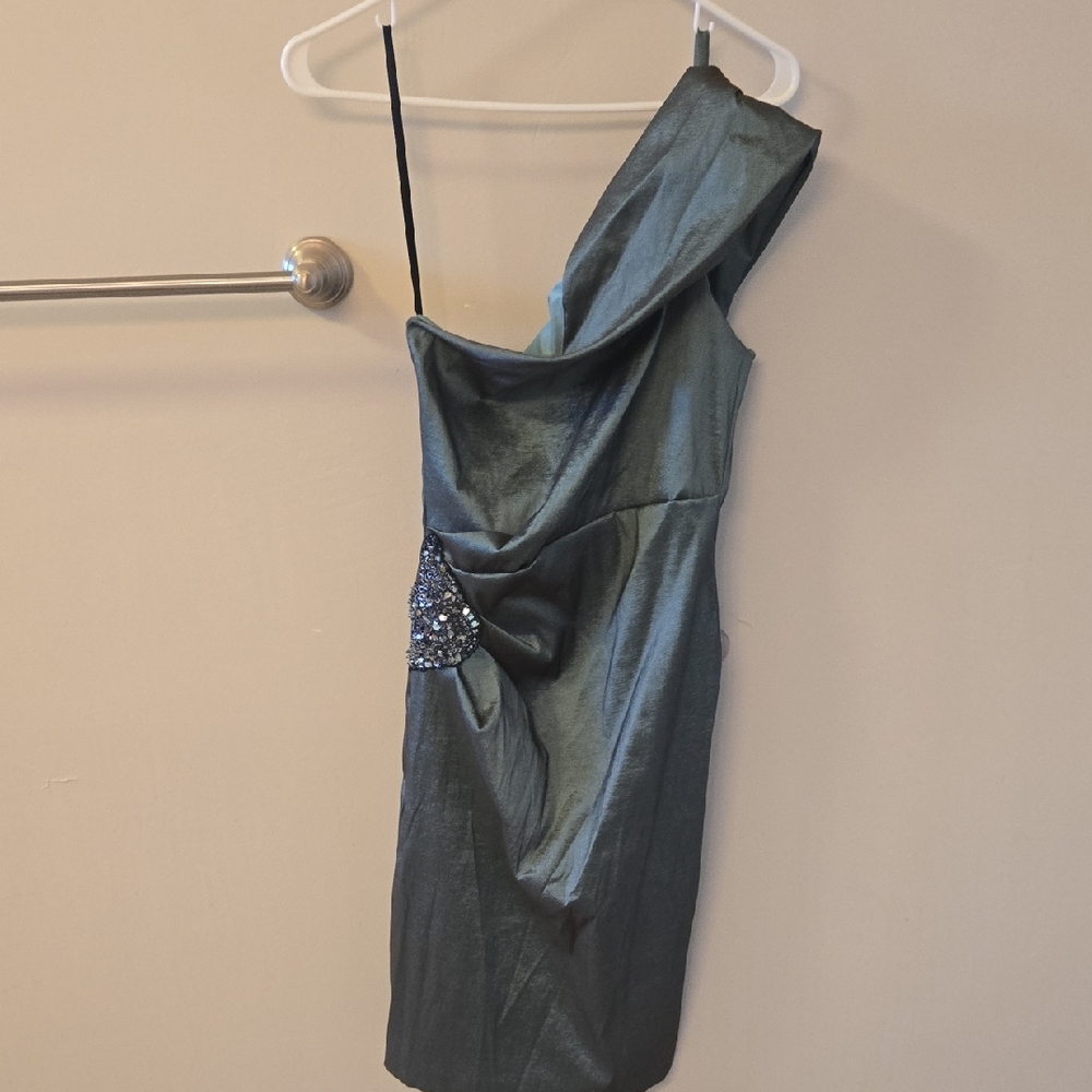 Xscape One-Shoulder Emerald Green Cocktail Dress with Beaded Accent